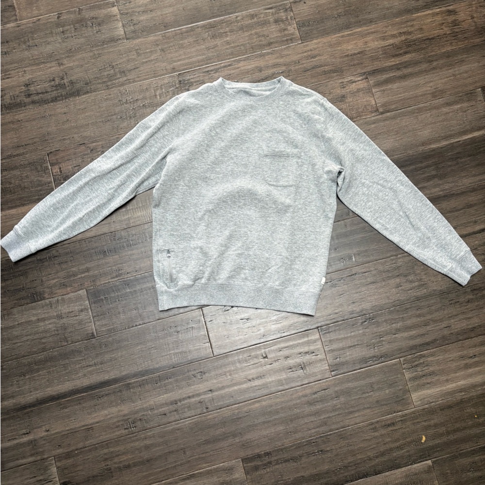 Vuori Light Gray Men’s Crew Neck Sweater